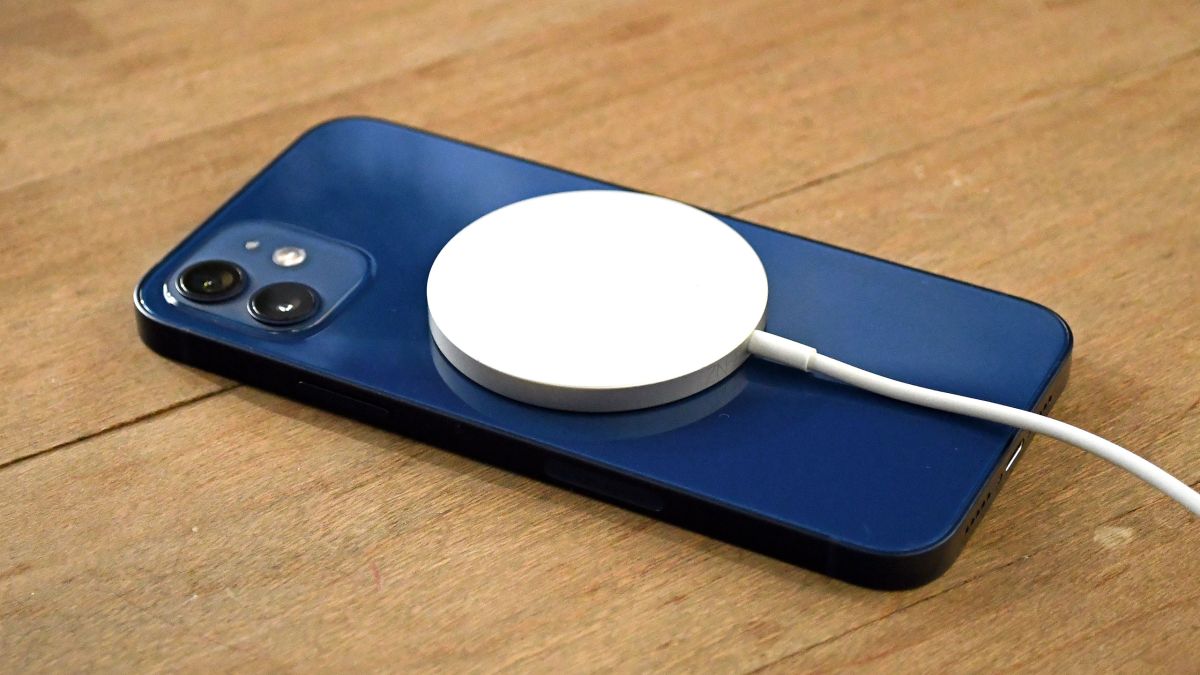 çå°±åä¸é¦ï¼iPhone13æåï¼è¿æ¬¡è¿åçµå£é½åæ¶äº